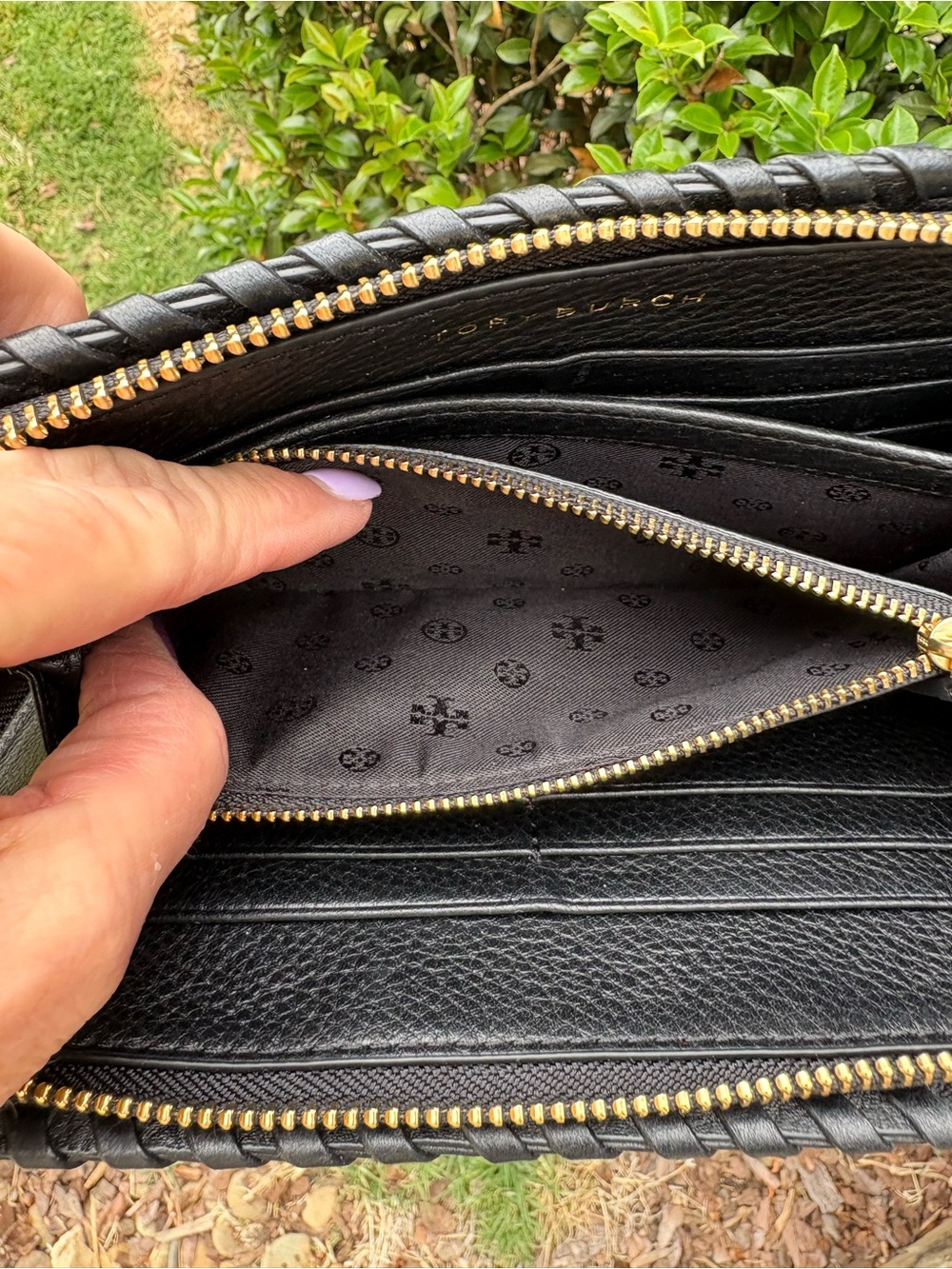 Tory Burch Black Pebbled Leather Whipstitch Zip Wallet - Picture 9 of 10